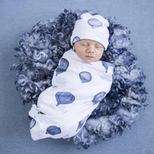 Load image into Gallery viewer, Snuggle Hunny Kids Swaddle &amp; Beanie Set - Cloud Chaser
